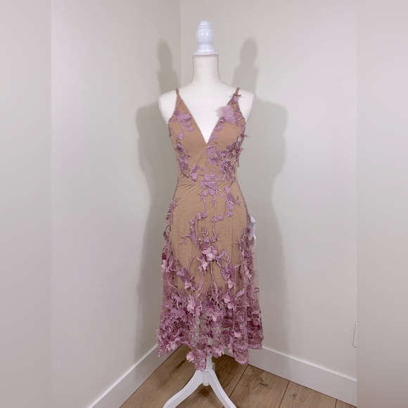 Dress The Population Audrey Embroidered Fit & Flare Dress | Lilac & Nude |‎ XS - Picture 1 of 11